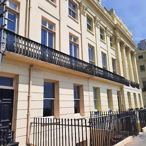 Apartment 99 Steps To The Sea, Brighton